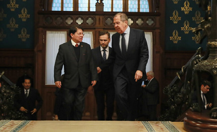 Nicaraguan Foreign Minister, Denis Moncada, speaks to Russian Foreign Minister Sergei Lavrob.